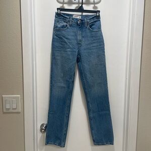 The 90’s Straight Ultra High Rise Jean